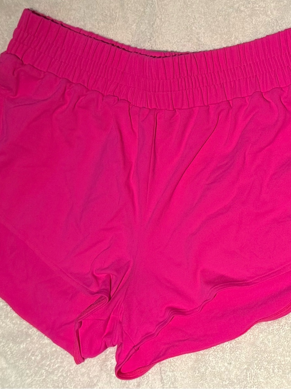 🩷 Alo Women’s Hot Pink Elastic Waist Shorts